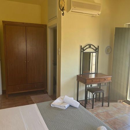 Onar Mani Suites Néon Oítilon Екстериор снимка