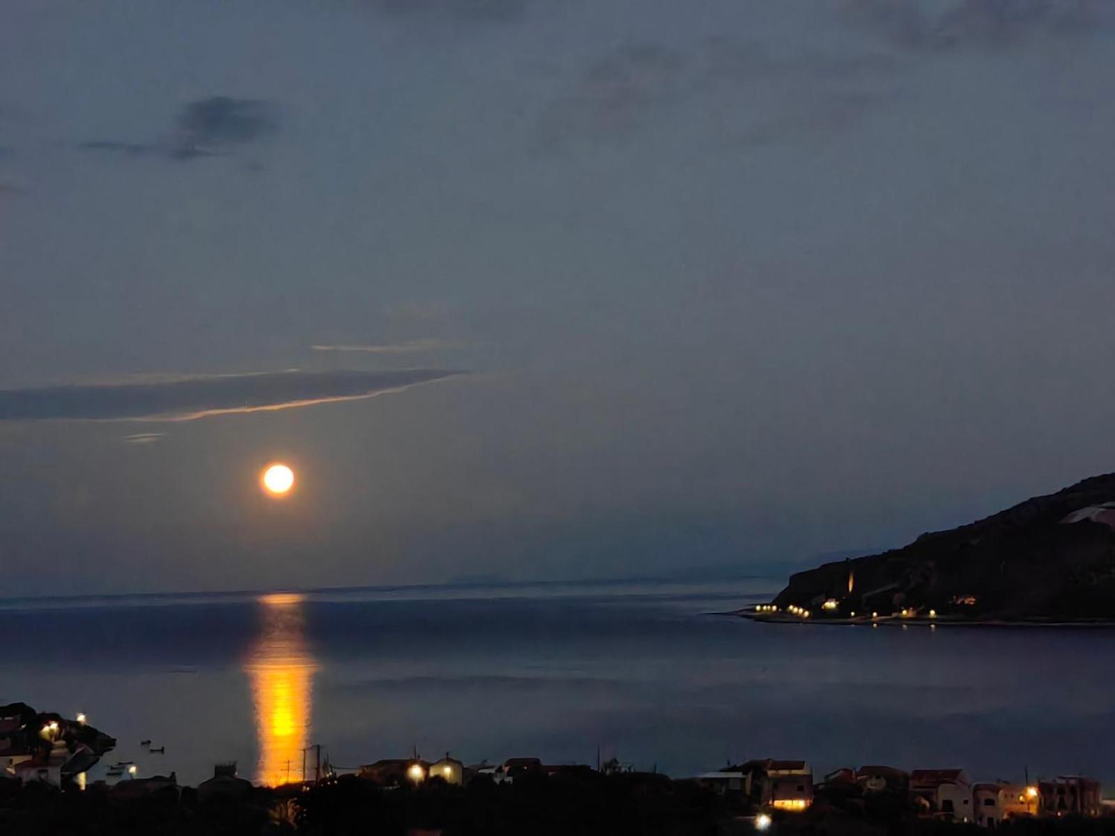 Onar Mani Suites Néon Oítilon Екстериор снимка