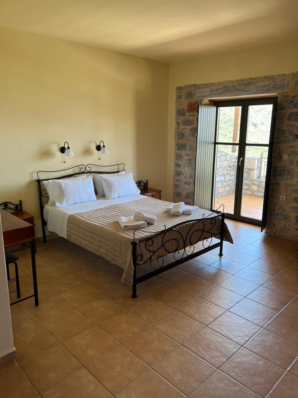 Onar Mani Suites Néon Oítilon Екстериор снимка