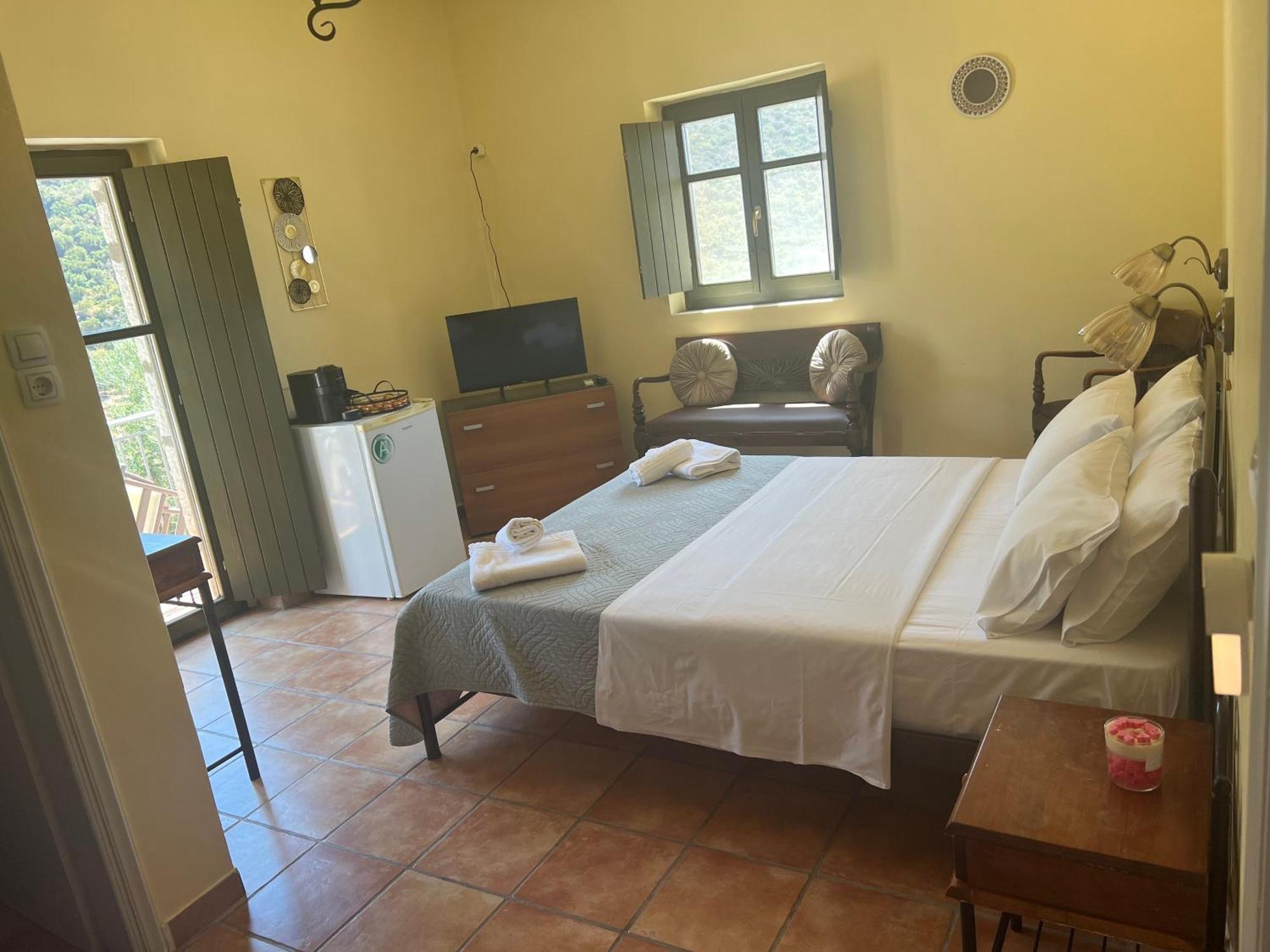 Onar Mani Suites Néon Oítilon Екстериор снимка