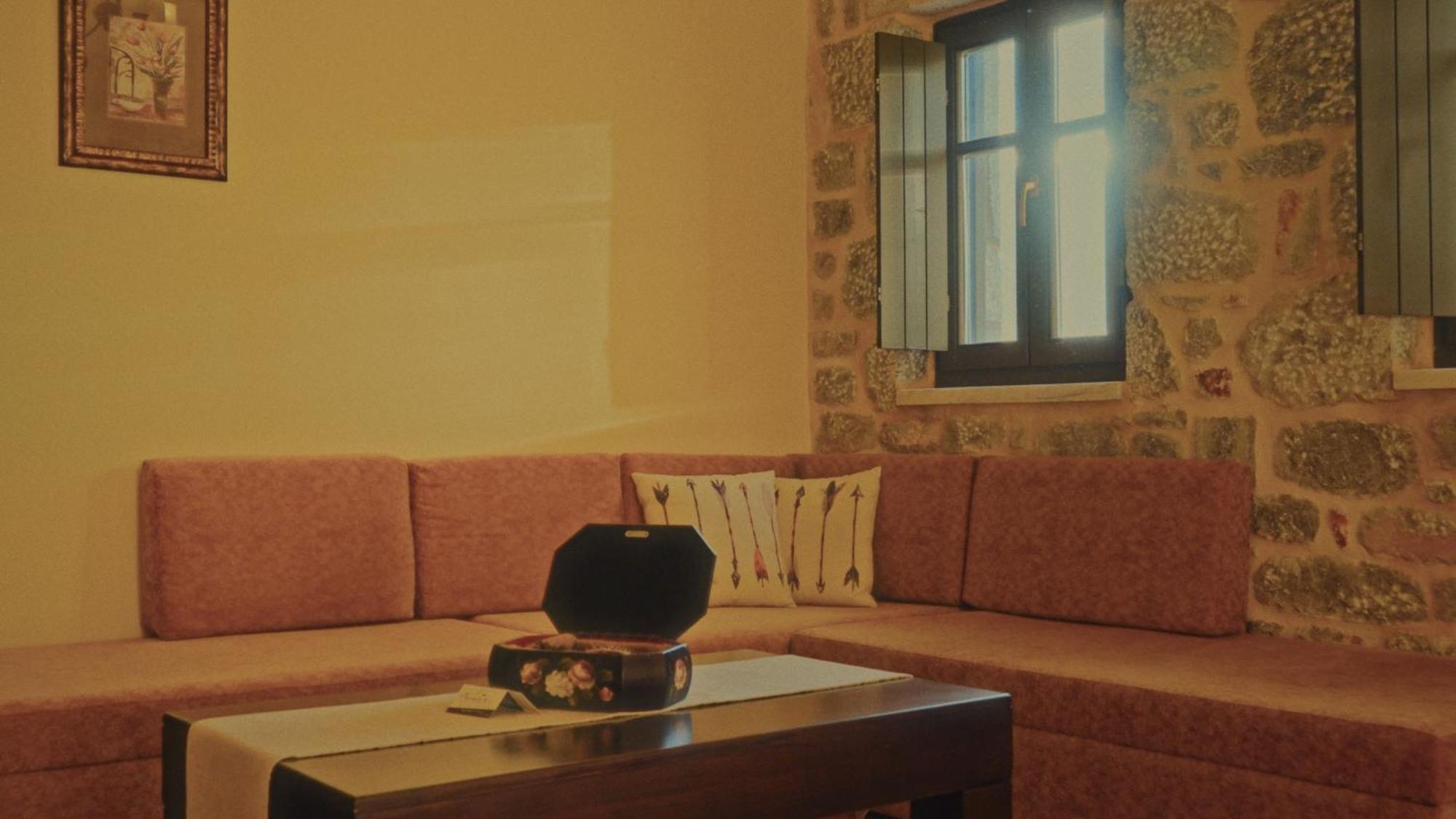 Onar Mani Suites Néon Oítilon Екстериор снимка