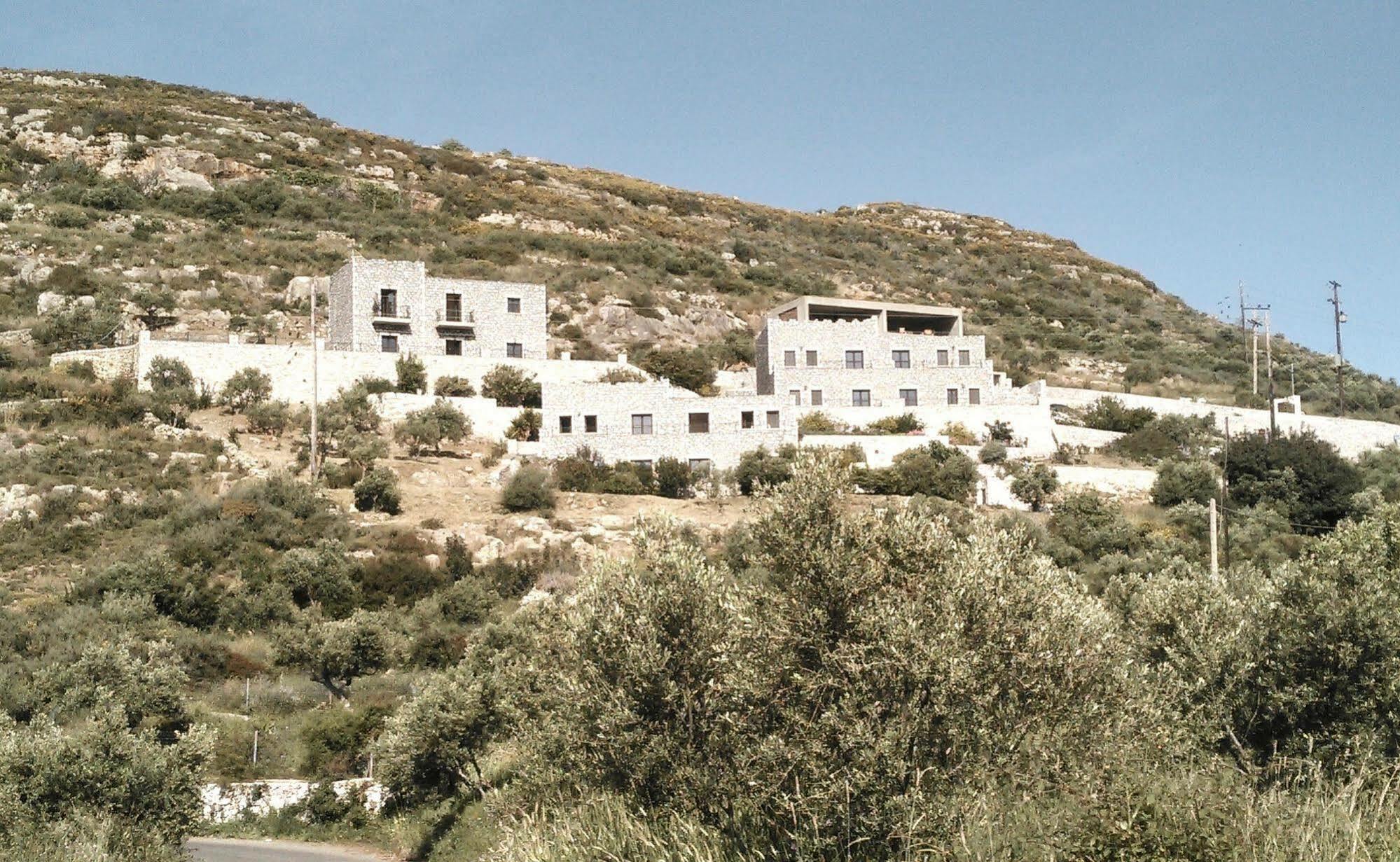 Onar Mani Suites Néon Oítilon Екстериор снимка