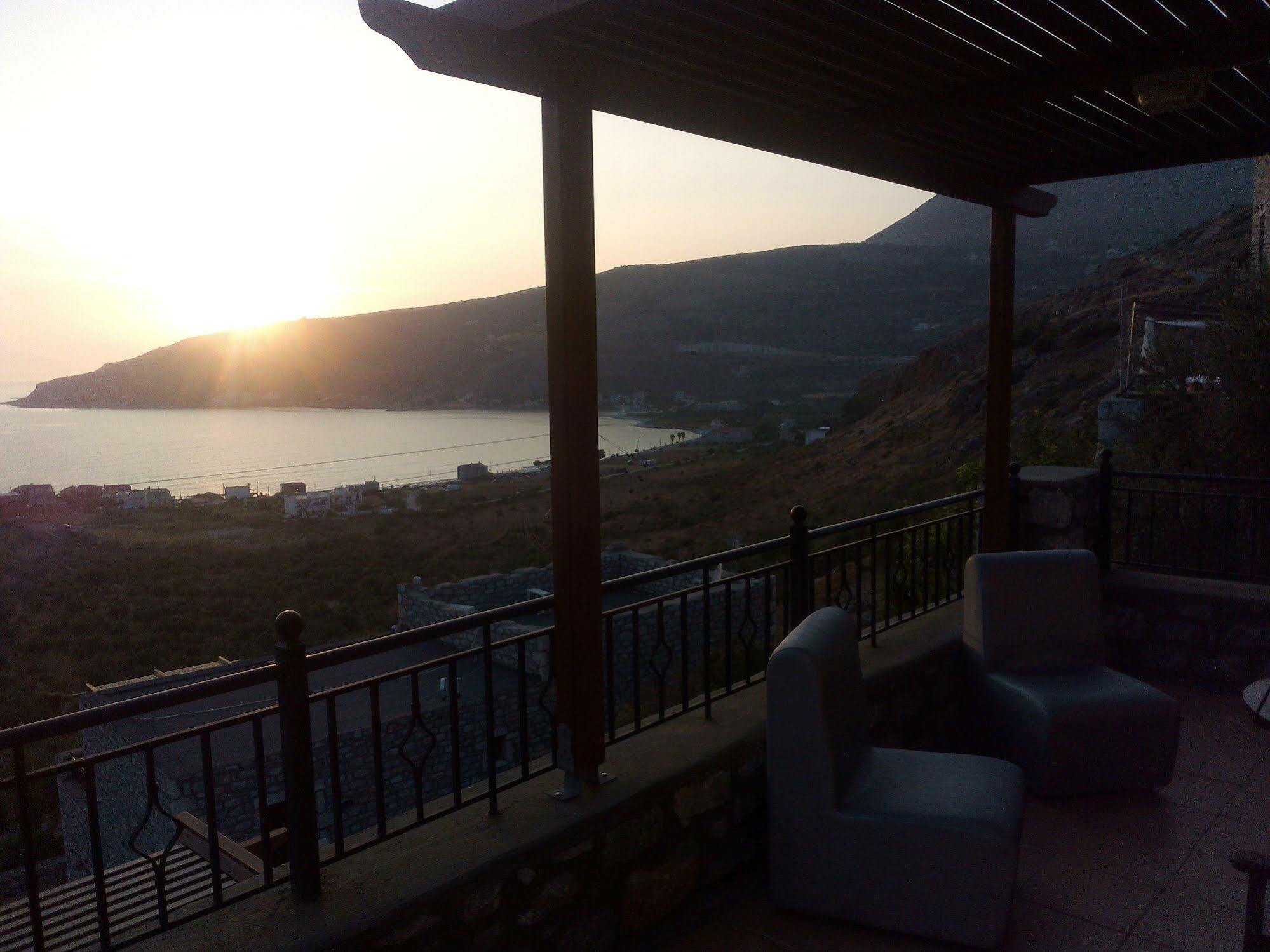 Onar Mani Suites Néon Oítilon Екстериор снимка