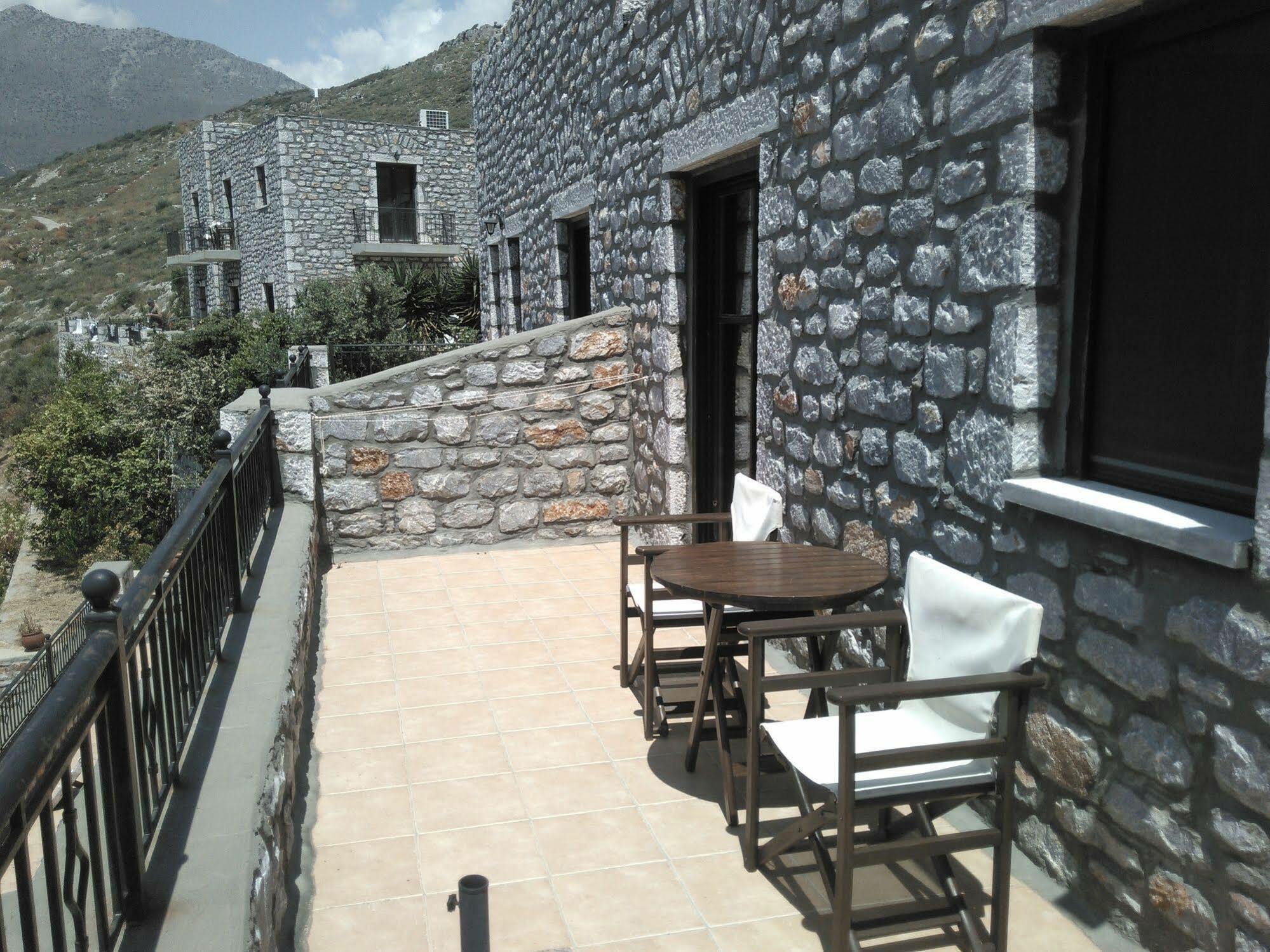 Onar Mani Suites Néon Oítilon Екстериор снимка
