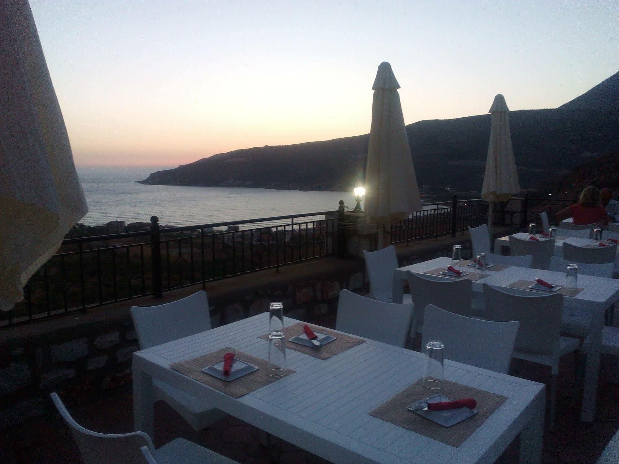 Onar Mani Suites Néon Oítilon Екстериор снимка