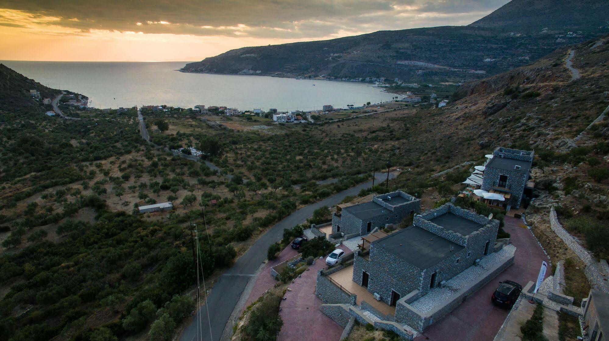 Onar Mani Suites Néon Oítilon Екстериор снимка