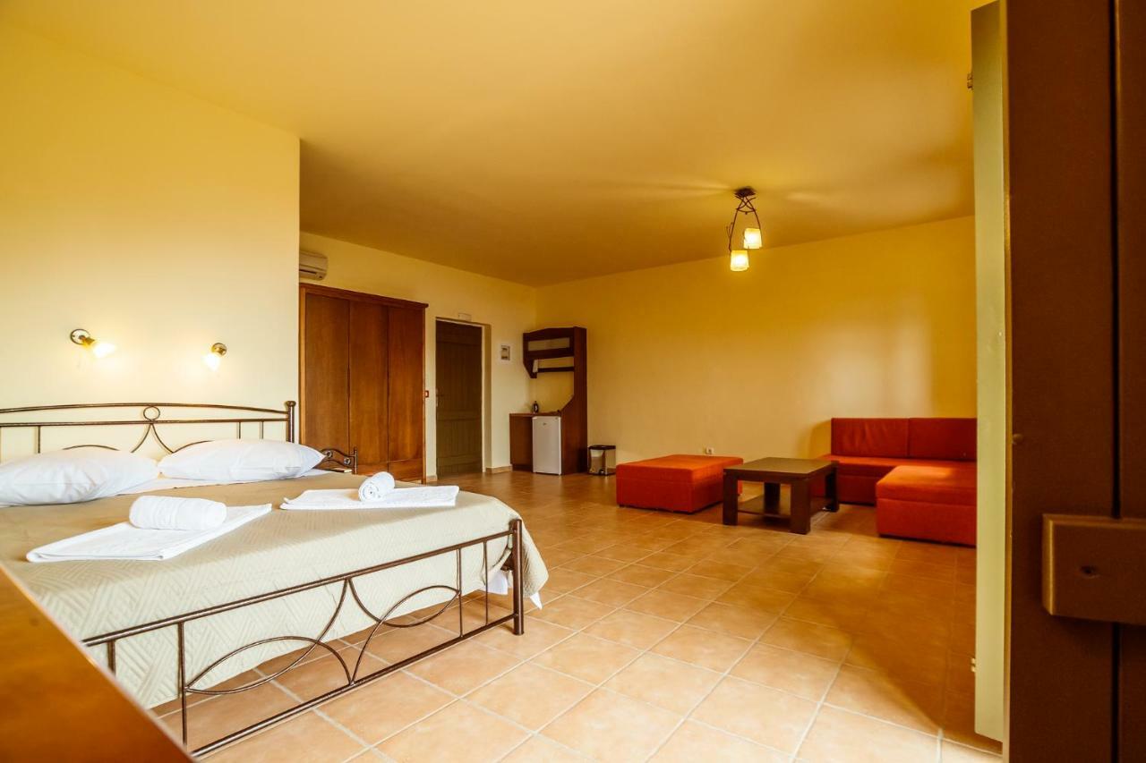 Onar Mani Suites Néon Oítilon Екстериор снимка