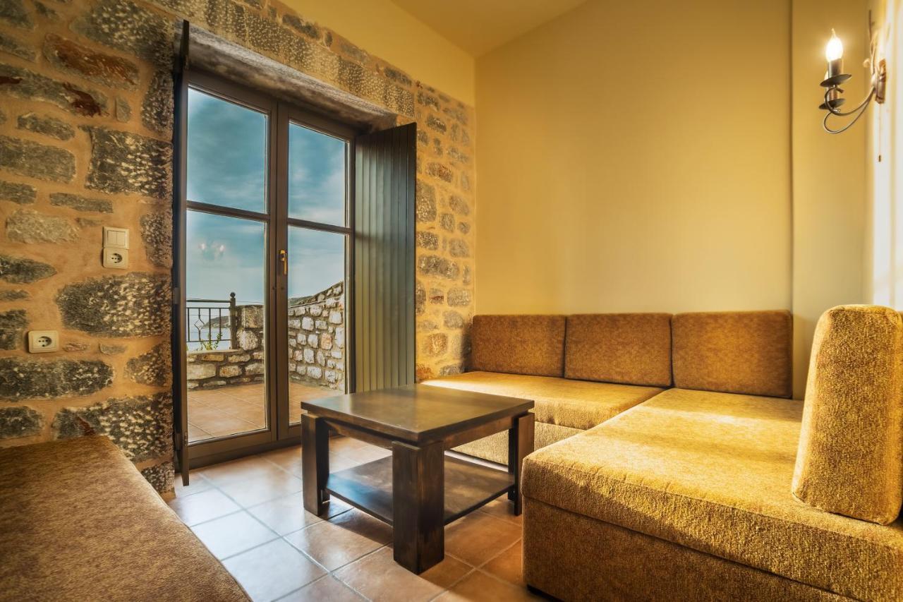 Onar Mani Suites Néon Oítilon Екстериор снимка